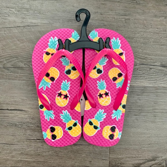 NWT Kid’s Pink Pineapple Flip Flops - Picture 1 of 5